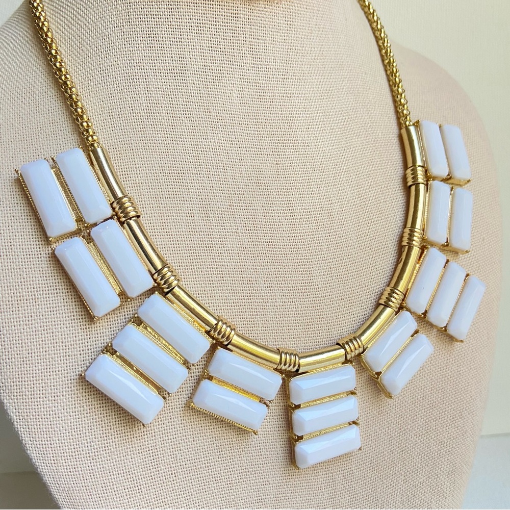 Cookie Lee collar statement necklace in white acrylic on goldtone popcorn chain